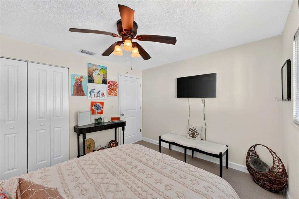 For Sale: $405,000 (3 beds, 2 baths, 1599 Square Feet)