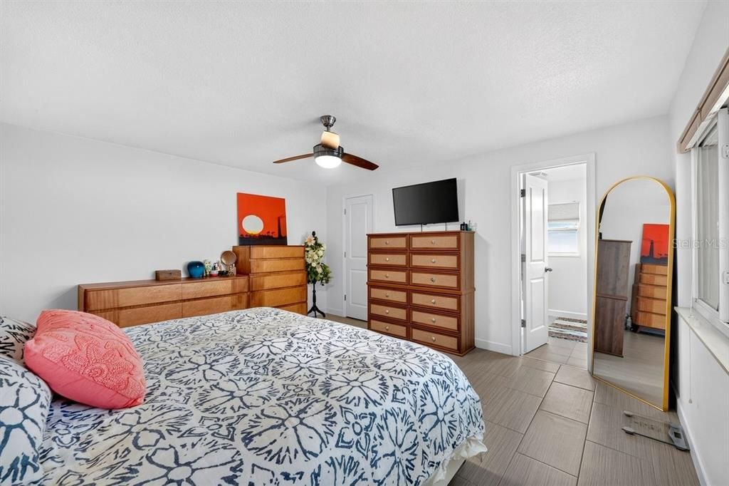 For Sale: $405,000 (3 beds, 2 baths, 1599 Square Feet)