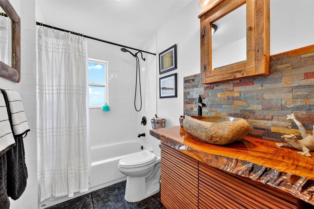 For Sale: $405,000 (3 beds, 2 baths, 1599 Square Feet)