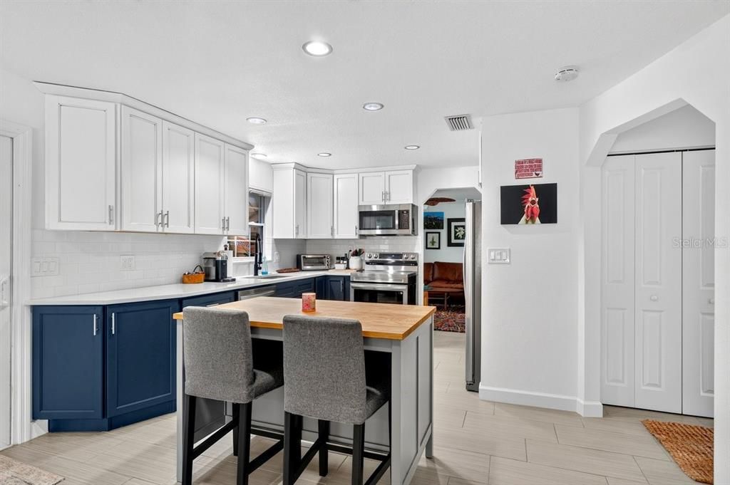 For Sale: $405,000 (3 beds, 2 baths, 1599 Square Feet)