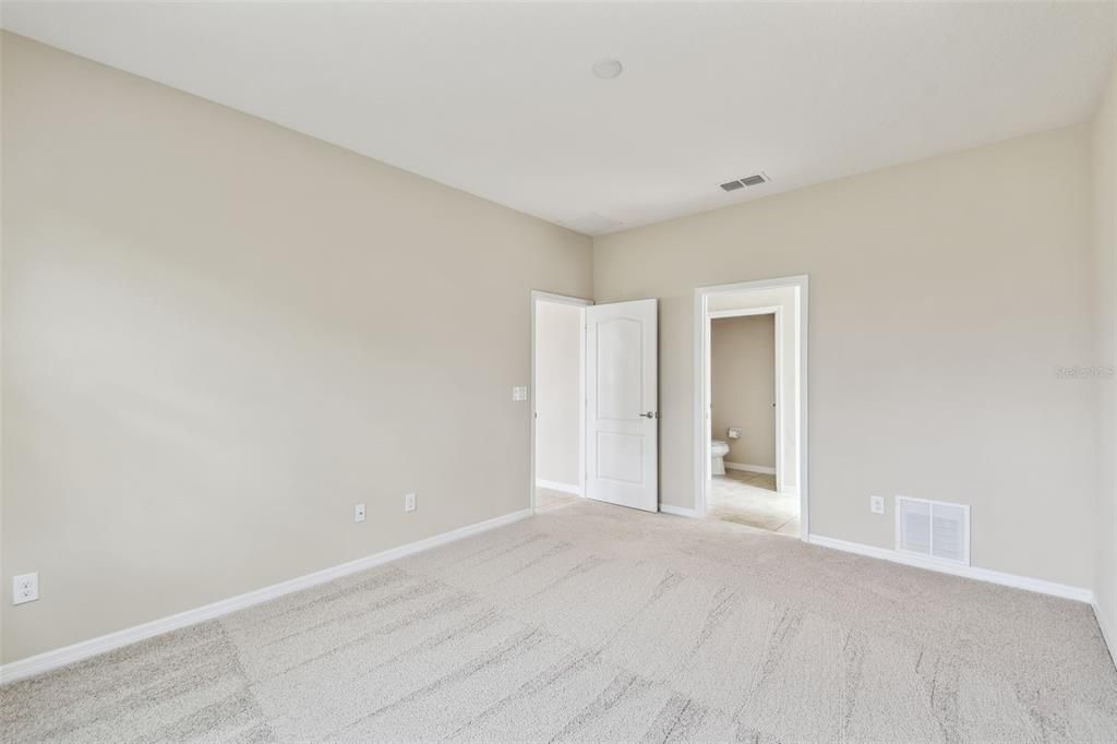 Active With Contract: $525,000 (4 beds, 2 baths, 2560 Square Feet)