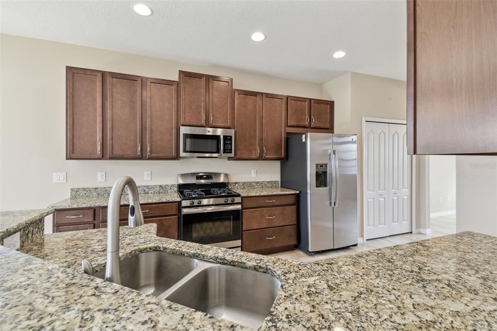 Active With Contract: $525,000 (4 beds, 2 baths, 2560 Square Feet)
