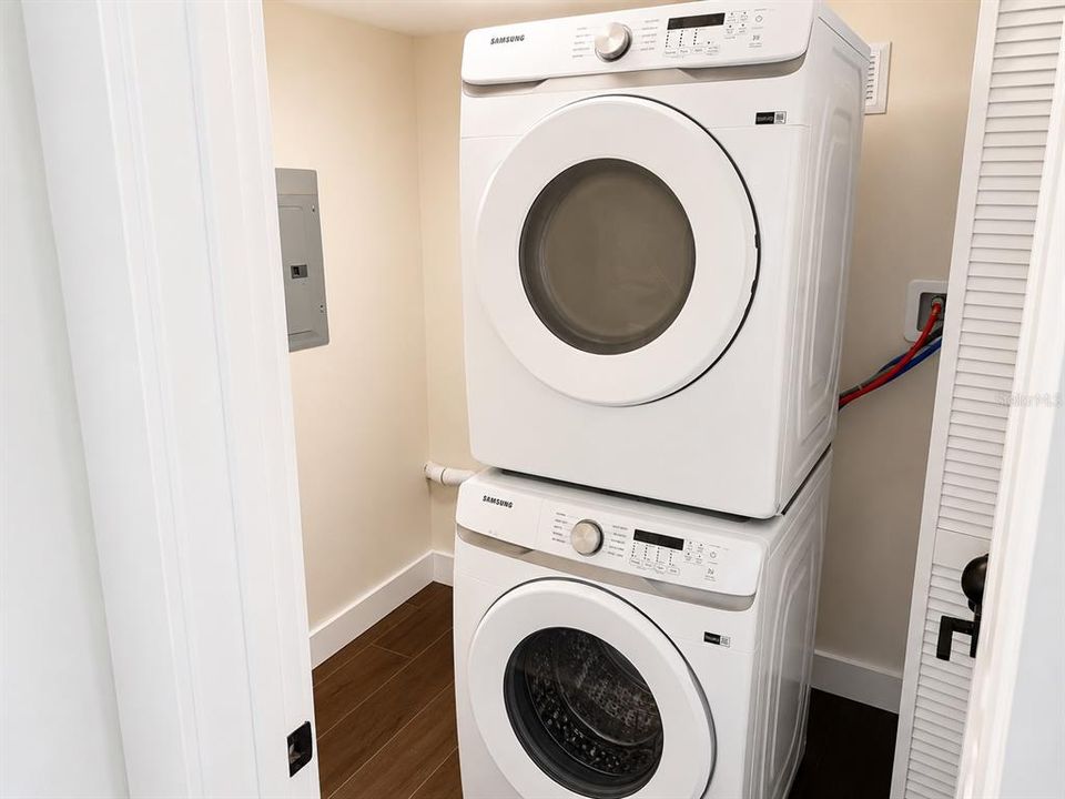 На продажу: $418,000 (2 спален, 2 ванн, 1595 Квадратных фут)
