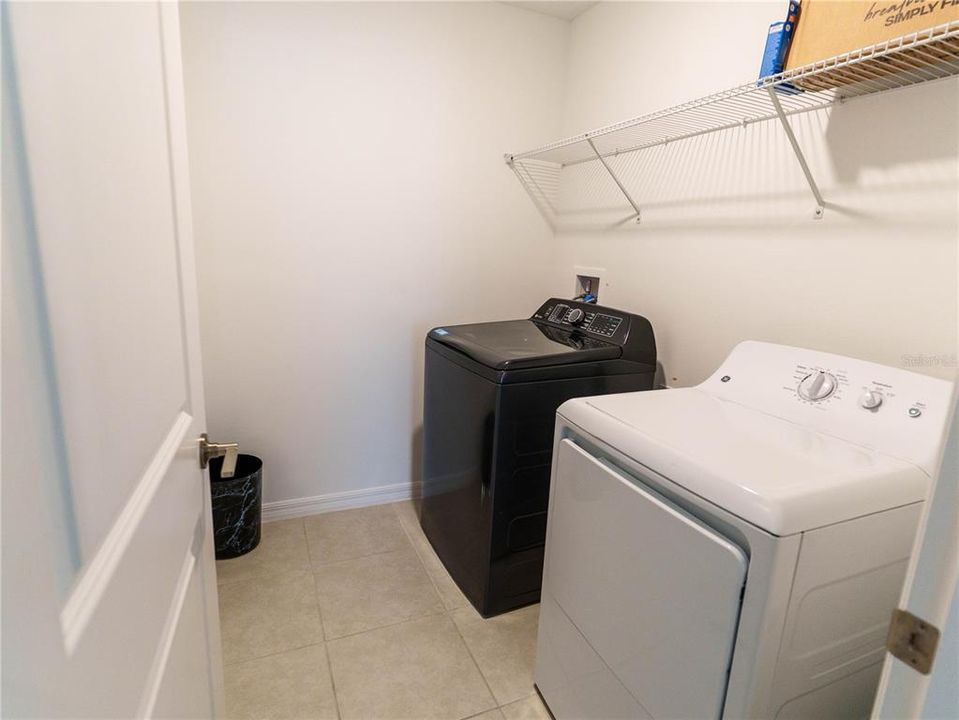 For Sale: $409,900 (6 beds, 3 baths, 2580 Square Feet)