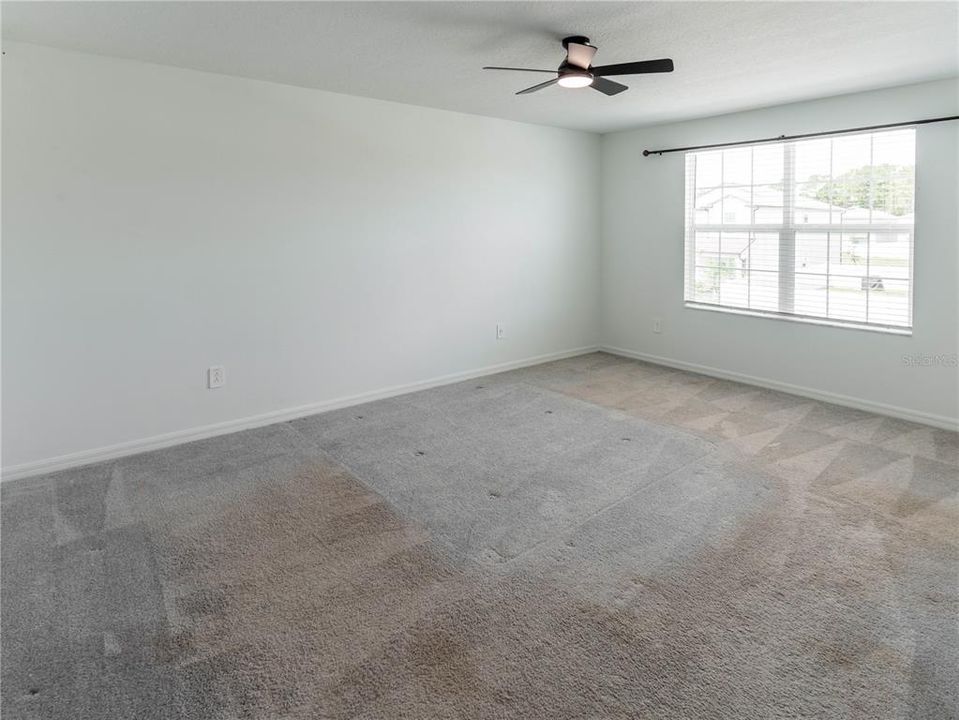 For Sale: $409,900 (6 beds, 3 baths, 2580 Square Feet)