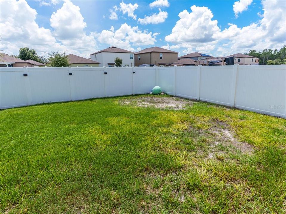 For Sale: $409,900 (6 beds, 3 baths, 2580 Square Feet)
