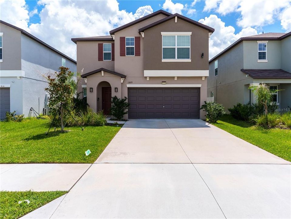 For Sale: $409,900 (6 beds, 3 baths, 2580 Square Feet)
