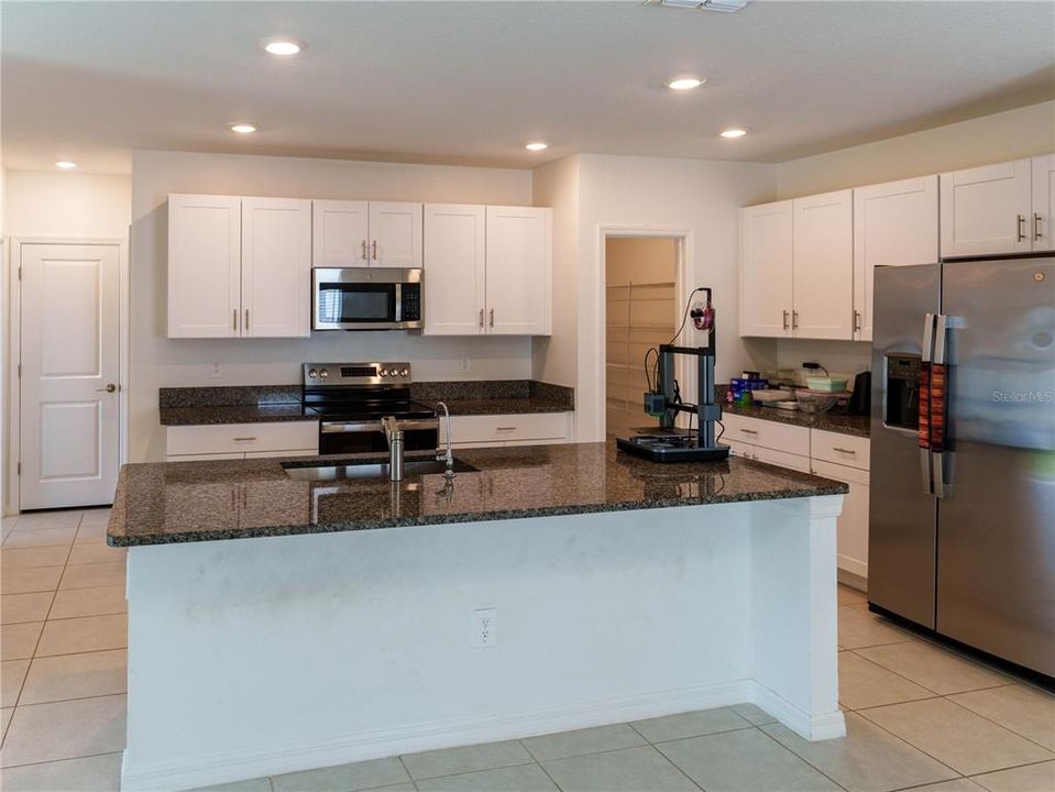 For Sale: $409,900 (6 beds, 3 baths, 2580 Square Feet)