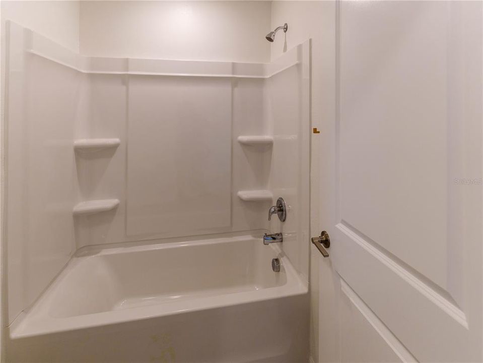 For Sale: $409,900 (6 beds, 3 baths, 2580 Square Feet)