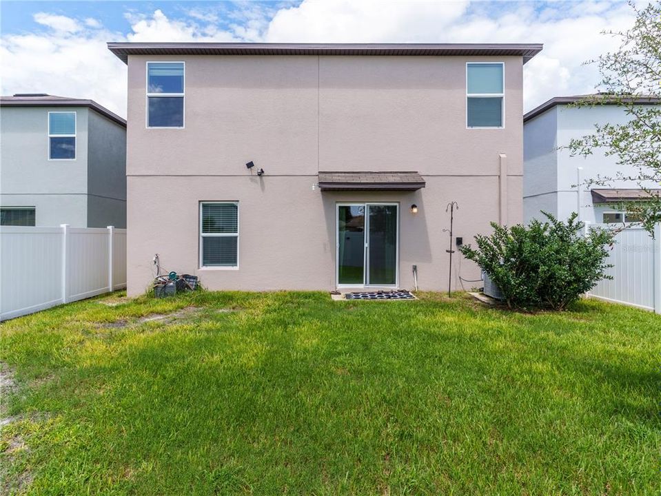 For Sale: $409,900 (6 beds, 3 baths, 2580 Square Feet)