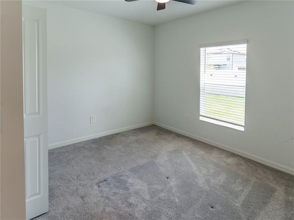 For Sale: $409,900 (6 beds, 3 baths, 2580 Square Feet)