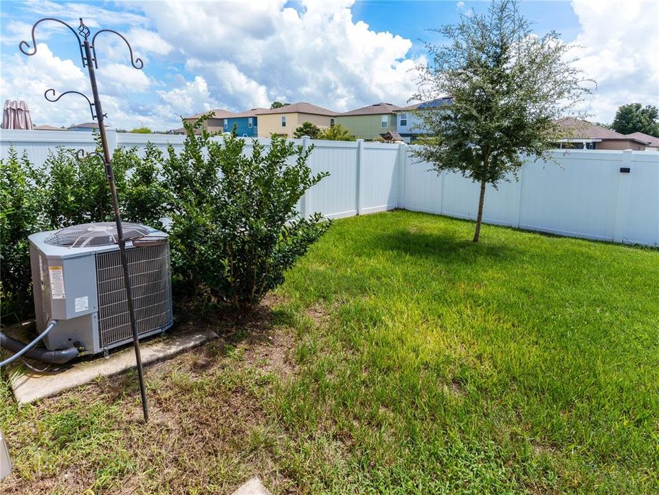 For Sale: $409,900 (6 beds, 3 baths, 2580 Square Feet)