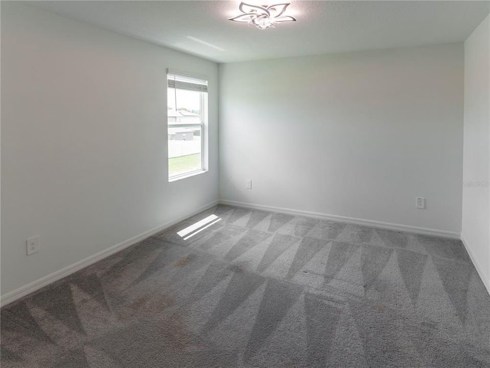 For Sale: $409,900 (6 beds, 3 baths, 2580 Square Feet)