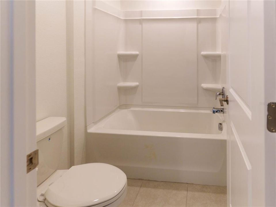 For Sale: $409,900 (6 beds, 3 baths, 2580 Square Feet)
