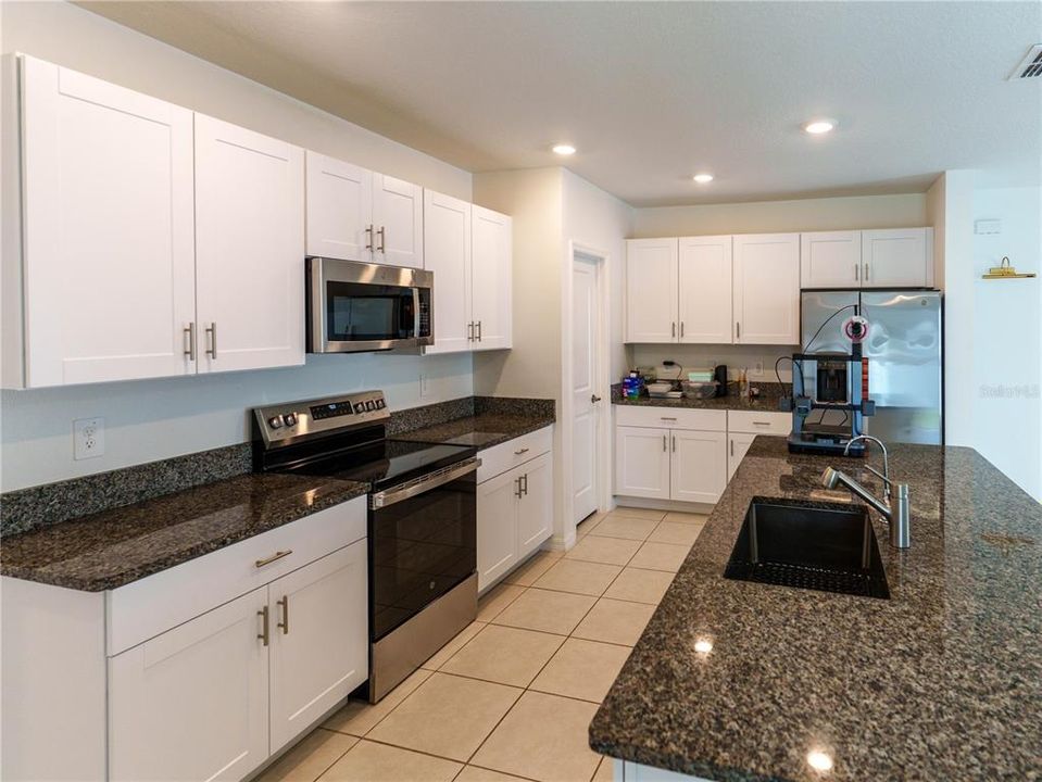 For Sale: $409,900 (6 beds, 3 baths, 2580 Square Feet)