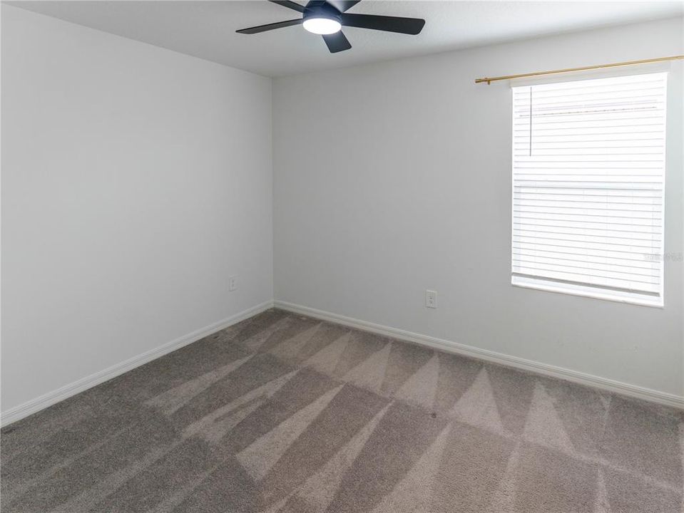 For Sale: $409,900 (6 beds, 3 baths, 2580 Square Feet)