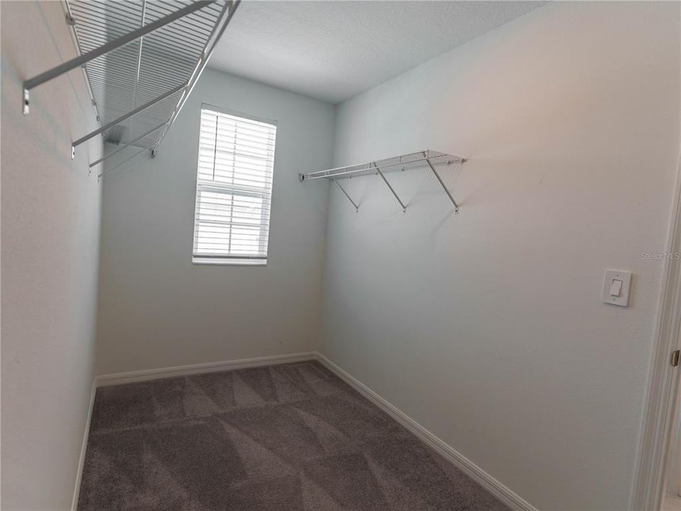 For Sale: $409,900 (6 beds, 3 baths, 2580 Square Feet)