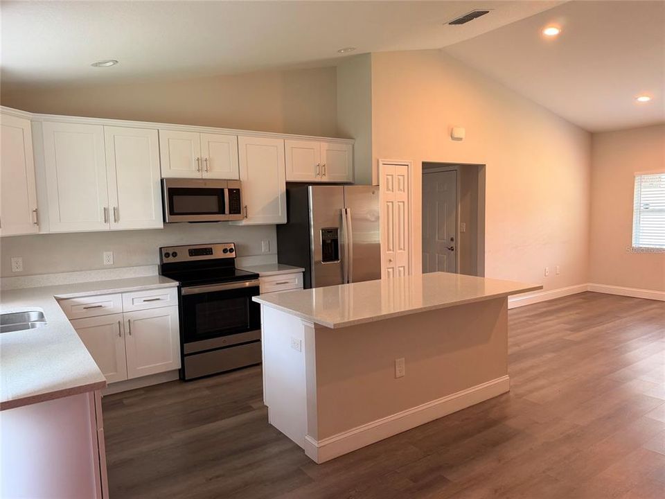For Rent: $1,700 (3 beds, 2 baths, 1368 Square Feet)