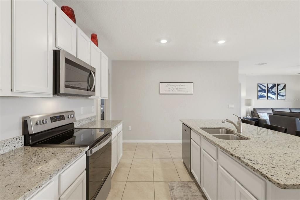 En Venta: $415,000 (4 camas, 2 baños, 1828 Pies cuadrados)
