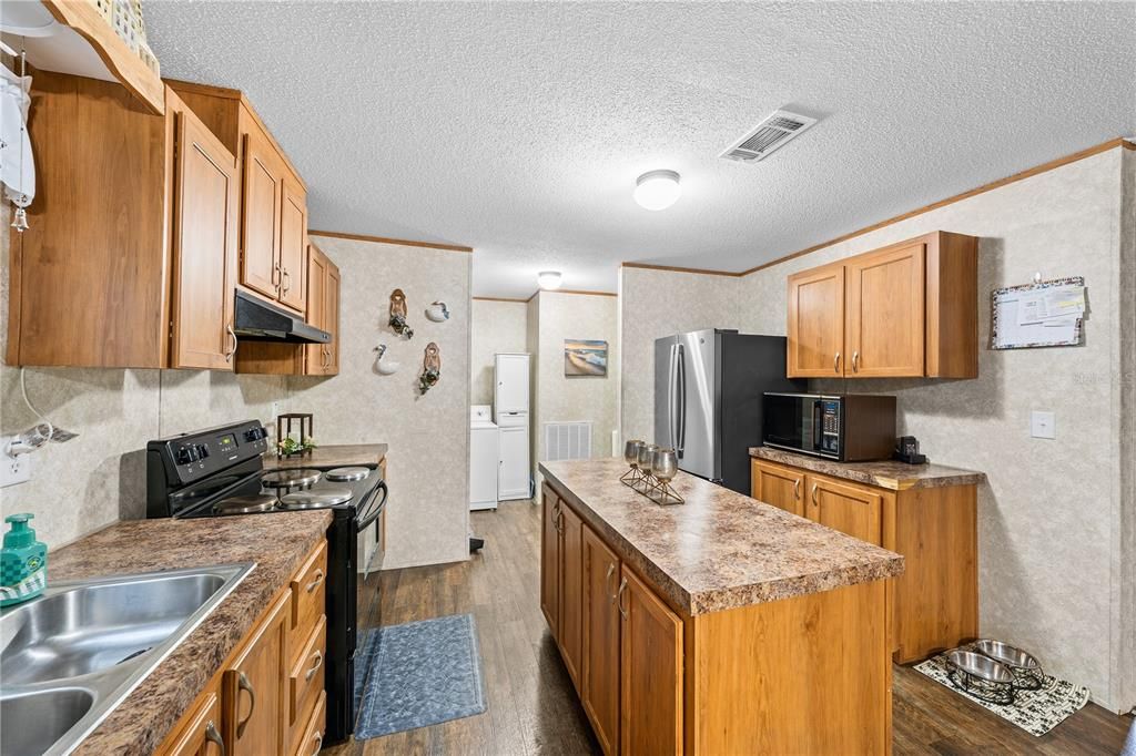 For Sale: $255,900 (3 beds, 2 baths, 1598 Square Feet)