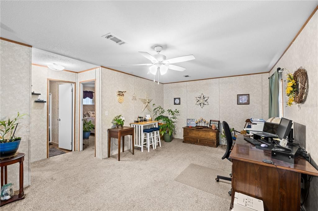 For Sale: $255,900 (3 beds, 2 baths, 1598 Square Feet)