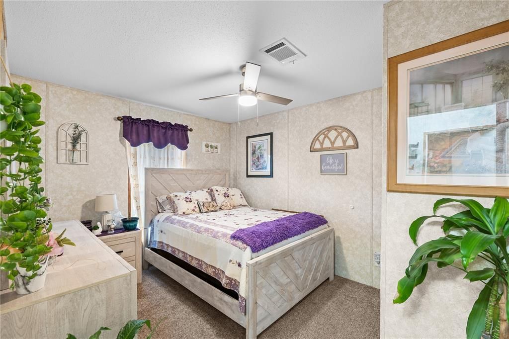 For Sale: $255,900 (3 beds, 2 baths, 1598 Square Feet)