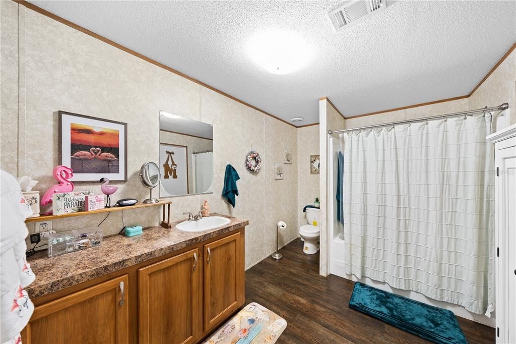 For Sale: $255,900 (3 beds, 2 baths, 1598 Square Feet)