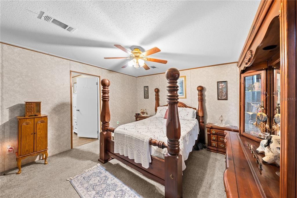 For Sale: $255,900 (3 beds, 2 baths, 1598 Square Feet)