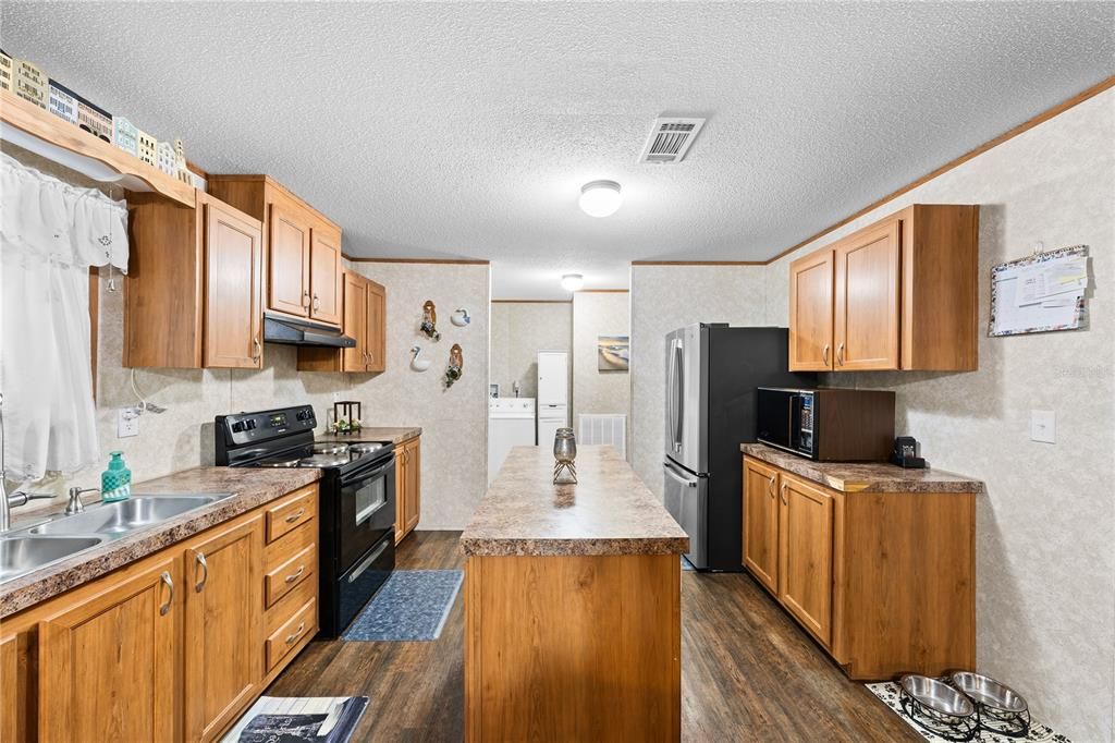 For Sale: $255,900 (3 beds, 2 baths, 1598 Square Feet)