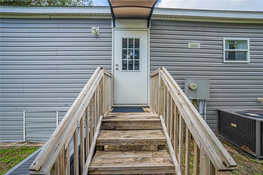 For Sale: $255,900 (3 beds, 2 baths, 1598 Square Feet)