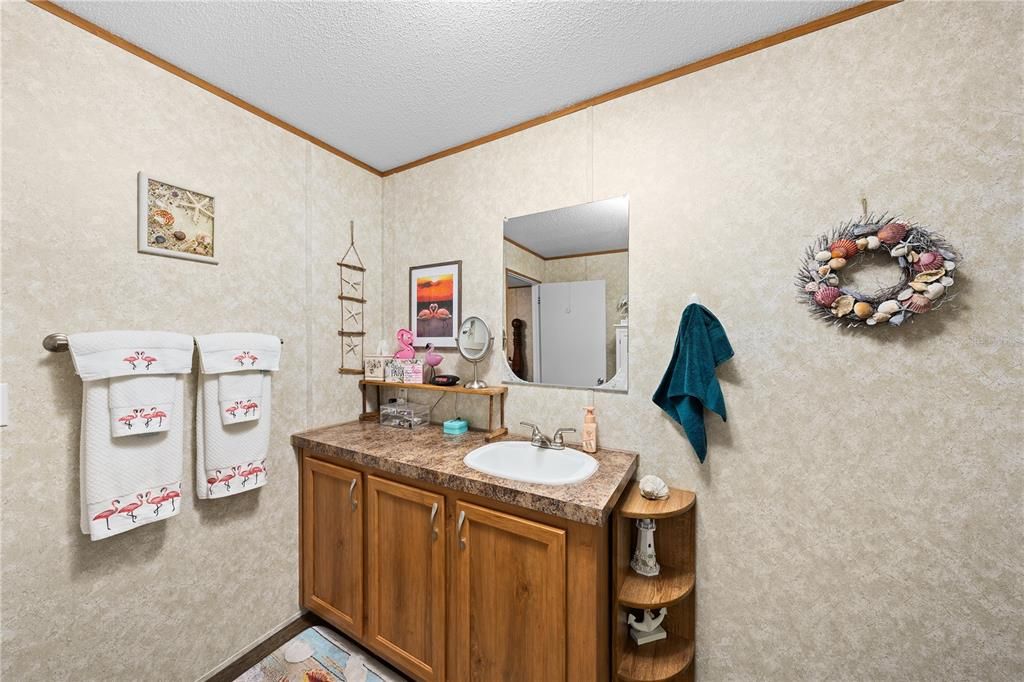 For Sale: $255,900 (3 beds, 2 baths, 1598 Square Feet)