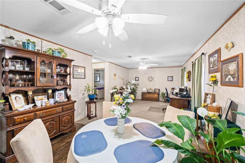 For Sale: $255,900 (3 beds, 2 baths, 1598 Square Feet)