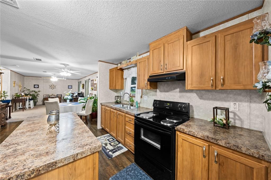 For Sale: $255,900 (3 beds, 2 baths, 1598 Square Feet)