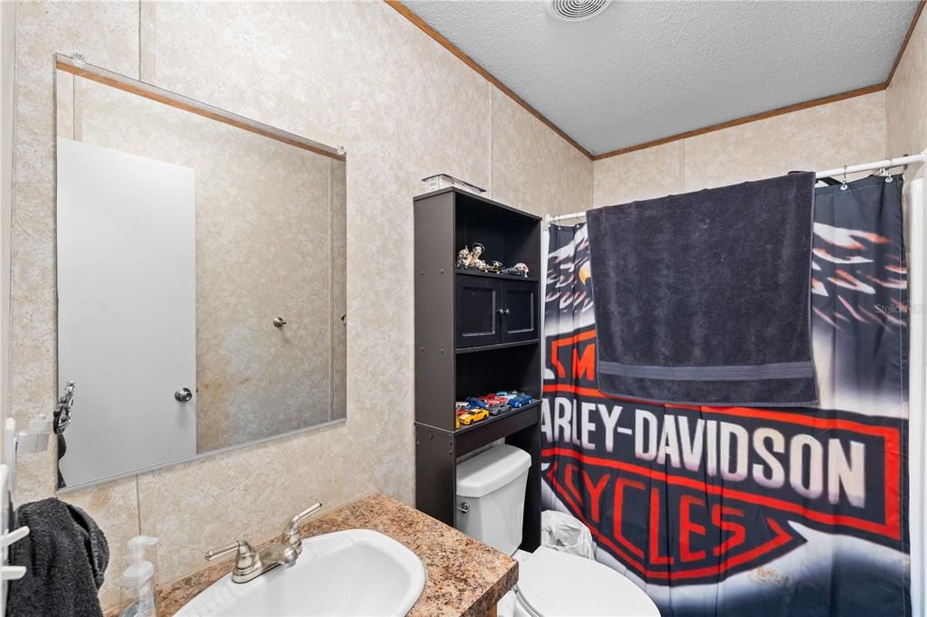 For Sale: $255,900 (3 beds, 2 baths, 1598 Square Feet)