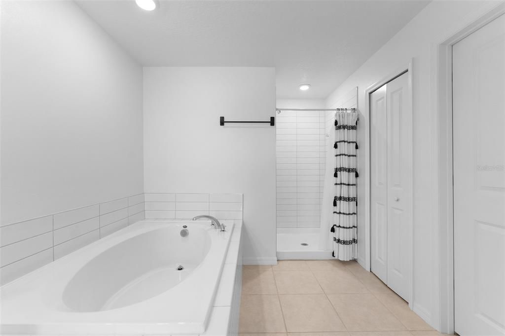 For Rent: $2,450 (3 beds, 2 baths, 2319 Square Feet)