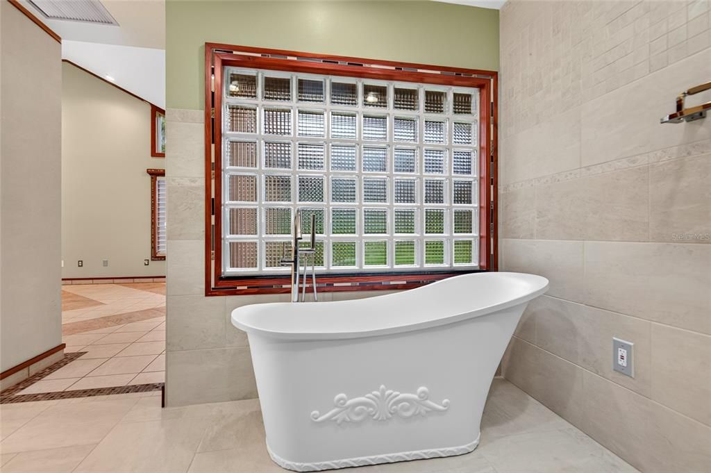For Sale: $1,500,000 (5 beds, 3 baths, 4277 Square Feet)