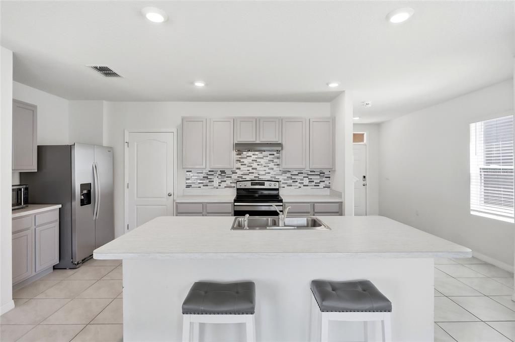 En Venta: $409,990 (4 camas, 2 baños, 2204 Pies cuadrados)