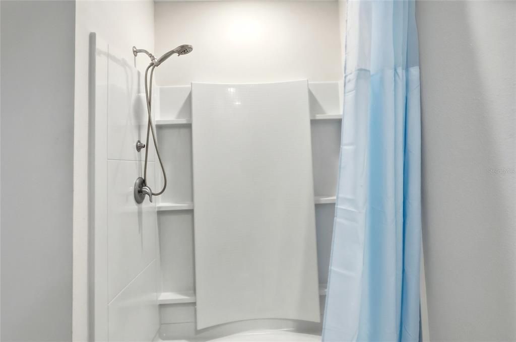 En Venta: $409,990 (4 camas, 2 baños, 2204 Pies cuadrados)