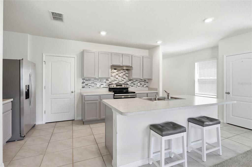 En Venta: $409,990 (4 camas, 2 baños, 2204 Pies cuadrados)