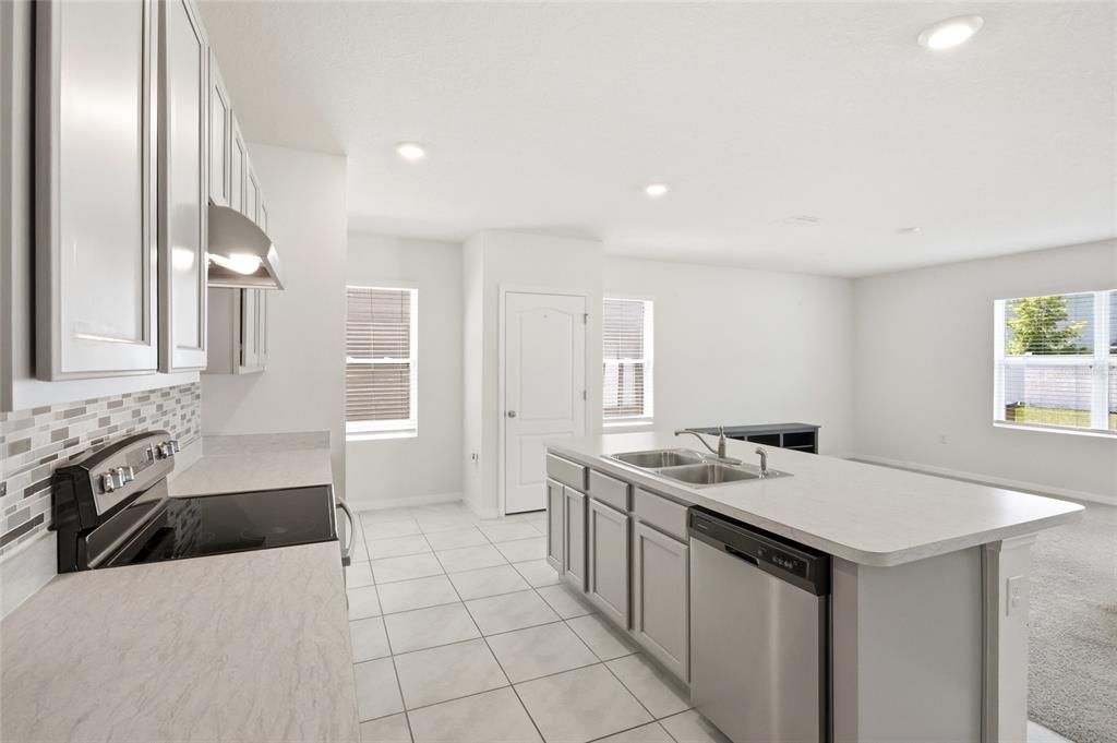 En Venta: $409,990 (4 camas, 2 baños, 2204 Pies cuadrados)