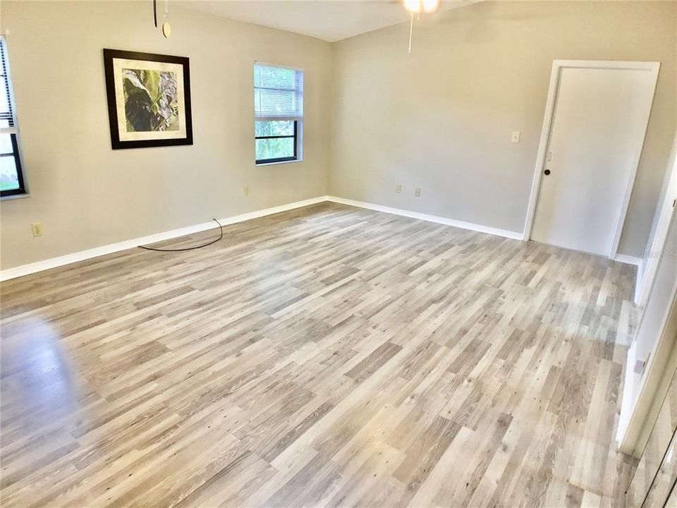 Active With Contract: $2,400 (3 beds, 2 baths, 1679 Square Feet)