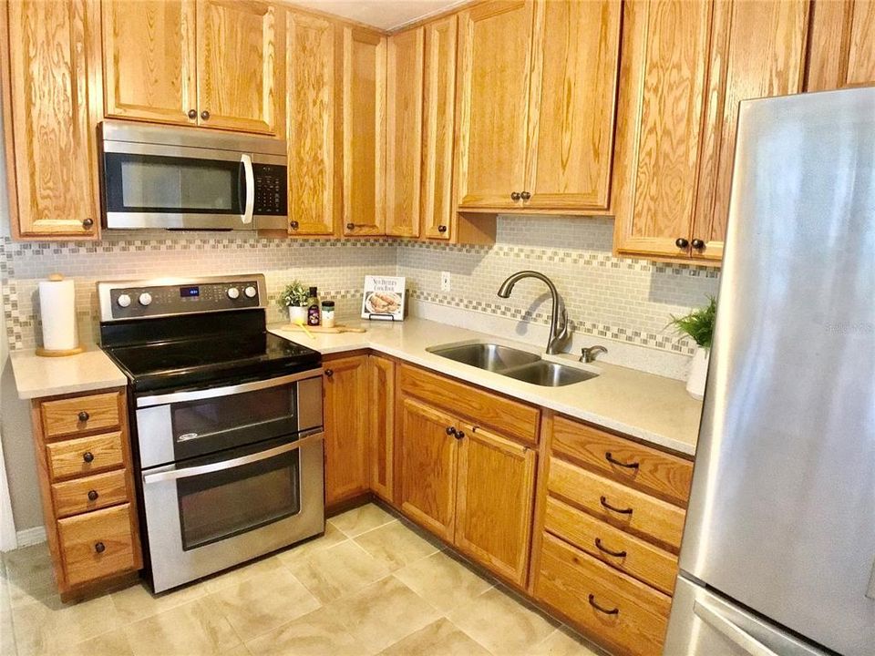 Active With Contract: $2,400 (3 beds, 2 baths, 1679 Square Feet)