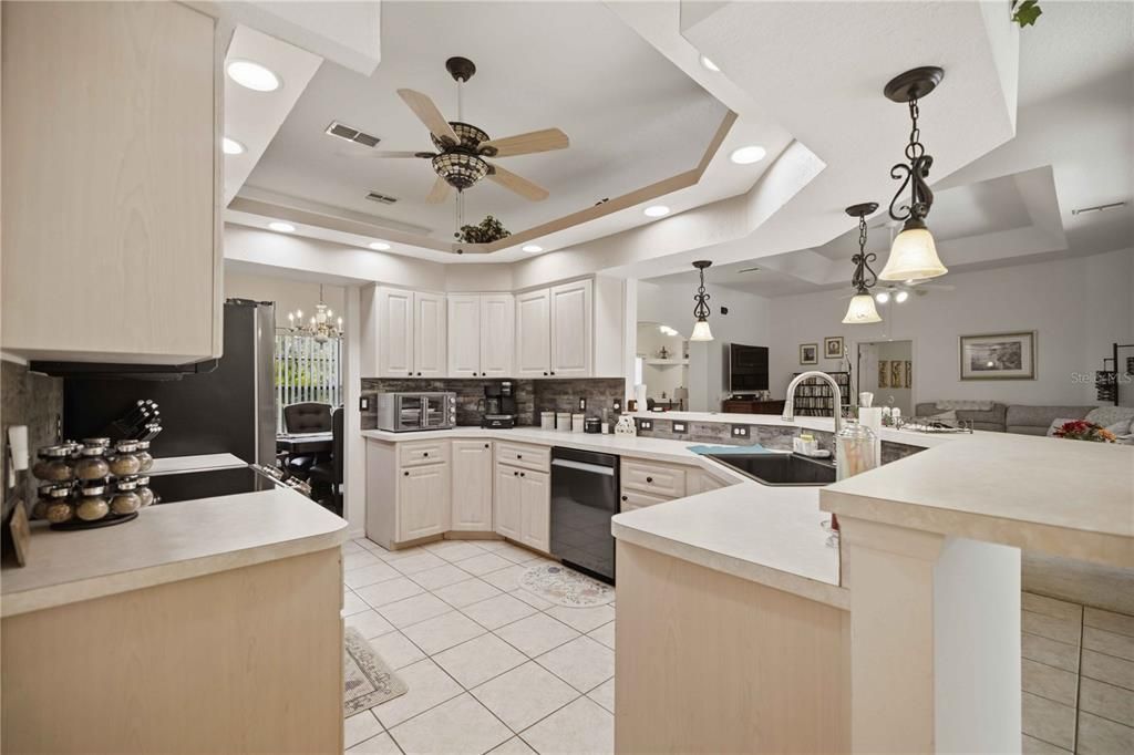 En Venta: $475,000 (3 camas, 2 baños, 1927 Pies cuadrados)