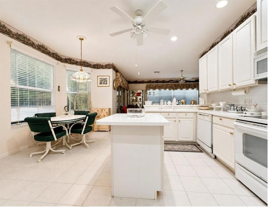 En Venta: $449,000 (3 camas, 2 baños, 2582 Pies cuadrados)