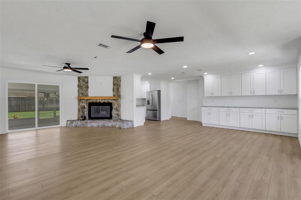 Active With Contract: $409,900 (4 beds, 3 baths, 1704 Square Feet)