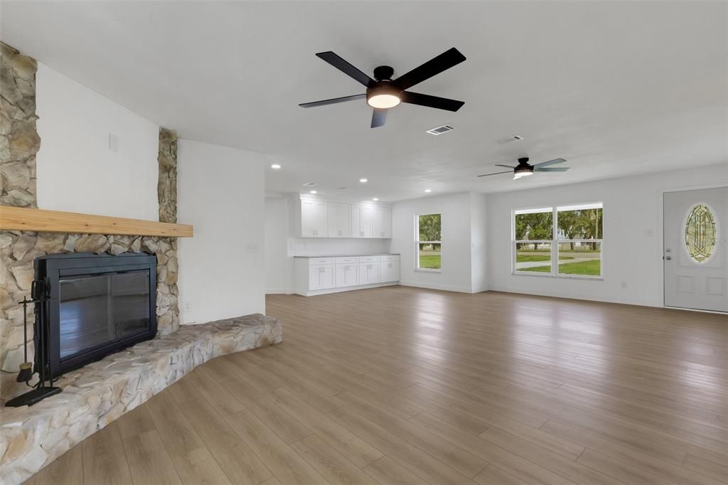 Active With Contract: $409,900 (4 beds, 3 baths, 1704 Square Feet)