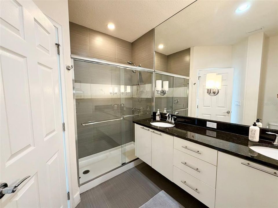 Activo con contrato: $2,450 (3 camas, 3 baños, 1512 Pies cuadrados)