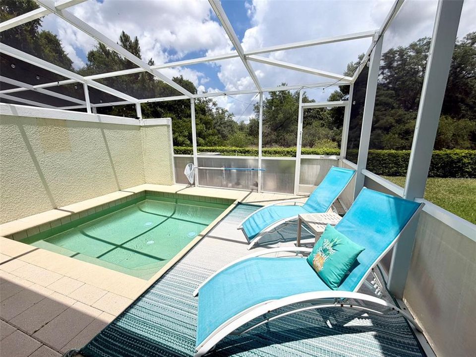 Activo con contrato: $2,450 (3 camas, 3 baños, 1512 Pies cuadrados)