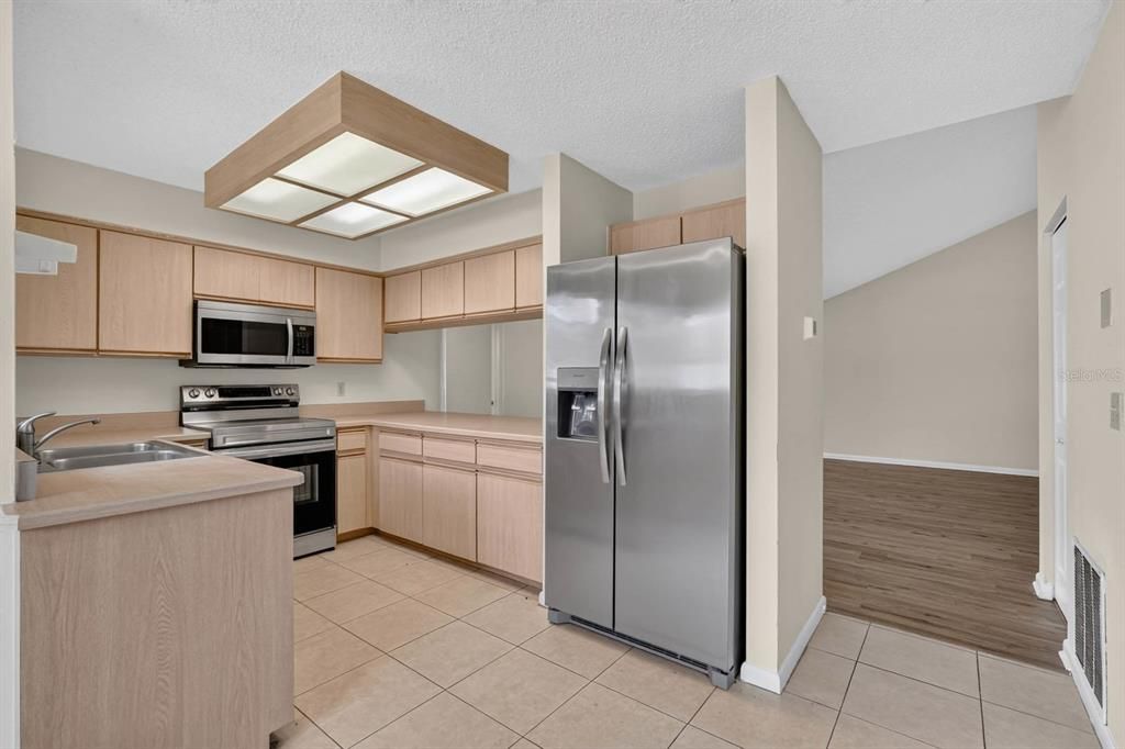 For Sale: $299,999 (3 beds, 2 baths, 1526 Square Feet)