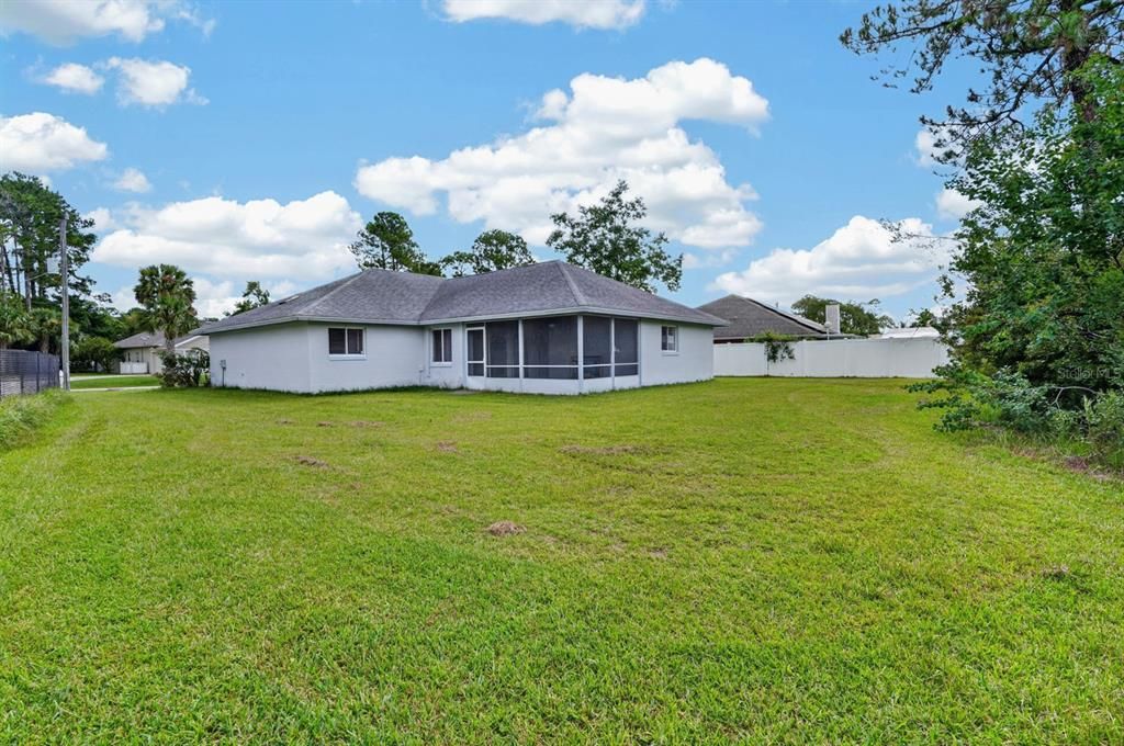 For Sale: $299,999 (3 beds, 2 baths, 1526 Square Feet)